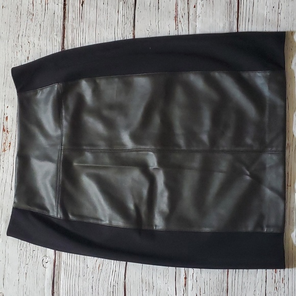 🆕️ RAFAELLA BLACK LEATHER SKIRT 🖤 - Picture 3 of 8